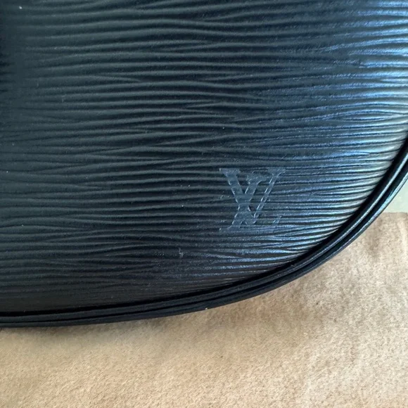 LOUIS VUITTON Jeune Fille MM Epi Leather Bag - Picture 13 of 15